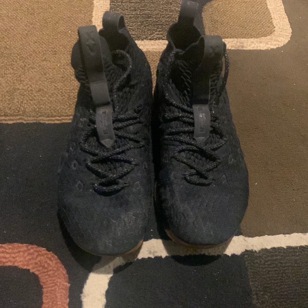Lebrón James kids shoe size 6.5